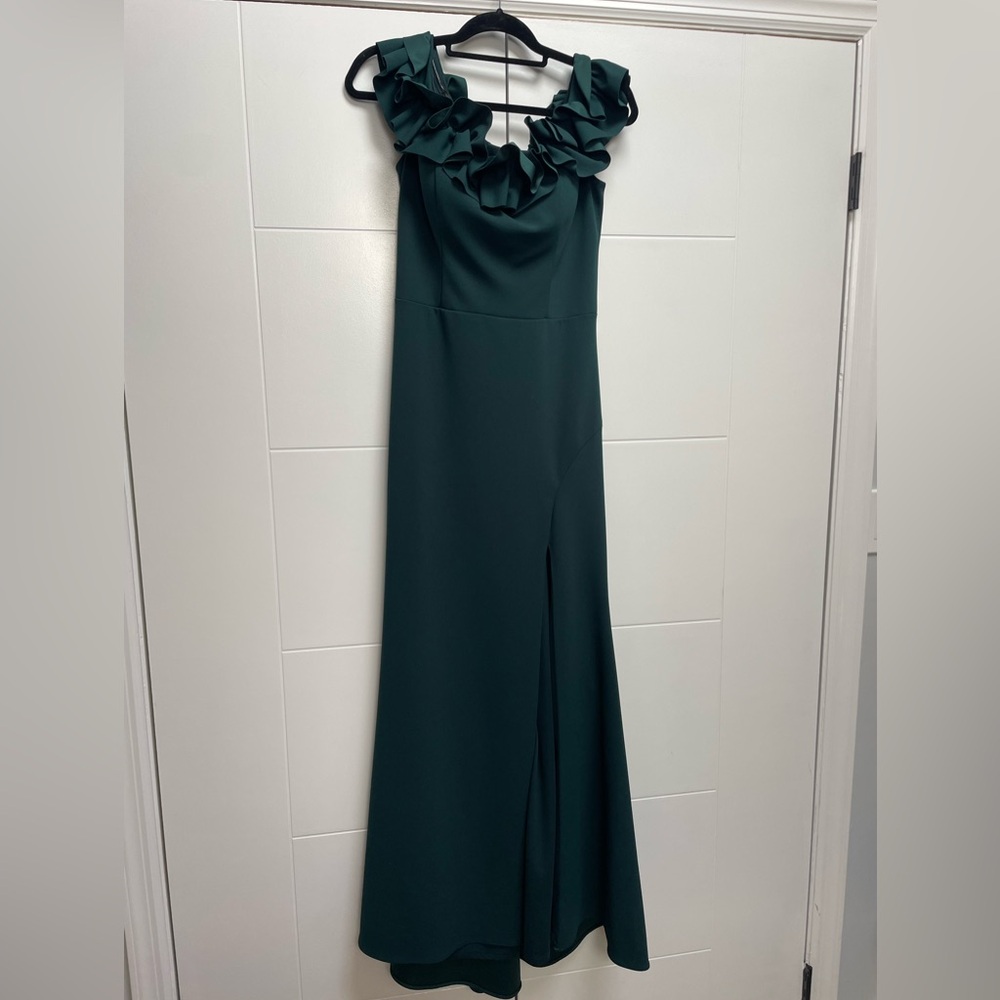 AQUA Ruffled Off The Shoulder Formal Dress gown evening dress sz 12 green